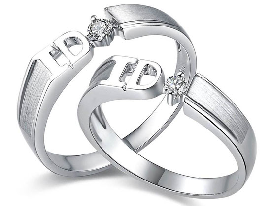 18K金镶嵌钻石戒指